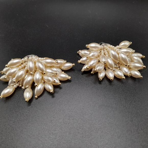 Vintage Faux Pearl Waterfall Clip-on Earrings, 2 1/2", Lucite Beads - Picture 5 of 10